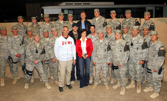 2009 GAC TV Tour - Chris Young, Craig Morgan, SSGT Scott Lilley, Nan Kelly, SFC Joe Bowser with Special Forces backstage after performance at Holt Stadium at Balad AB, Iraq on Thursday, October 29th.